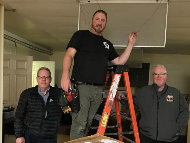 Struthers AMVETS hall gets an assist from local union electricians